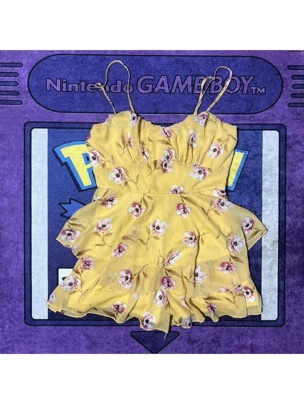 Yellow floral sundress and ruffle details. Size: M